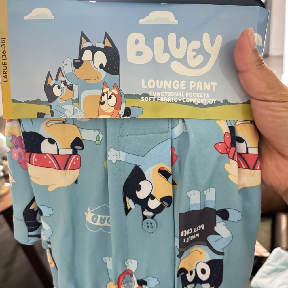 Boxlunch Bluey Lounge pants , unisex size L , NWT
